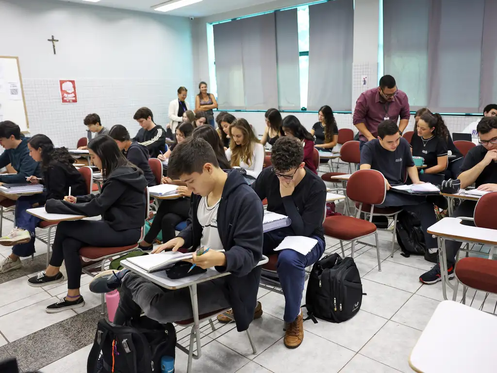 A revolução do ‘Não Estudar’: jovens ignoram o Ensino Superior no Brasil